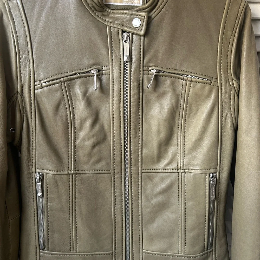NWOT Michael Kors Med ladies green leather lined jacket.